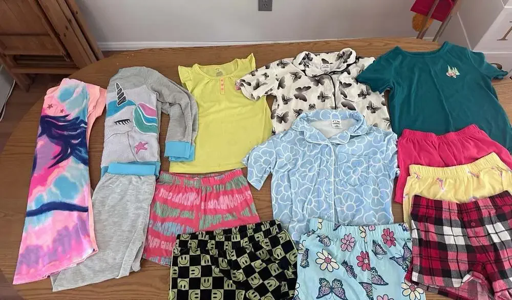 Girls Assorted Multi-Brand Pajama Tops and Shorts Lot Size M (8)